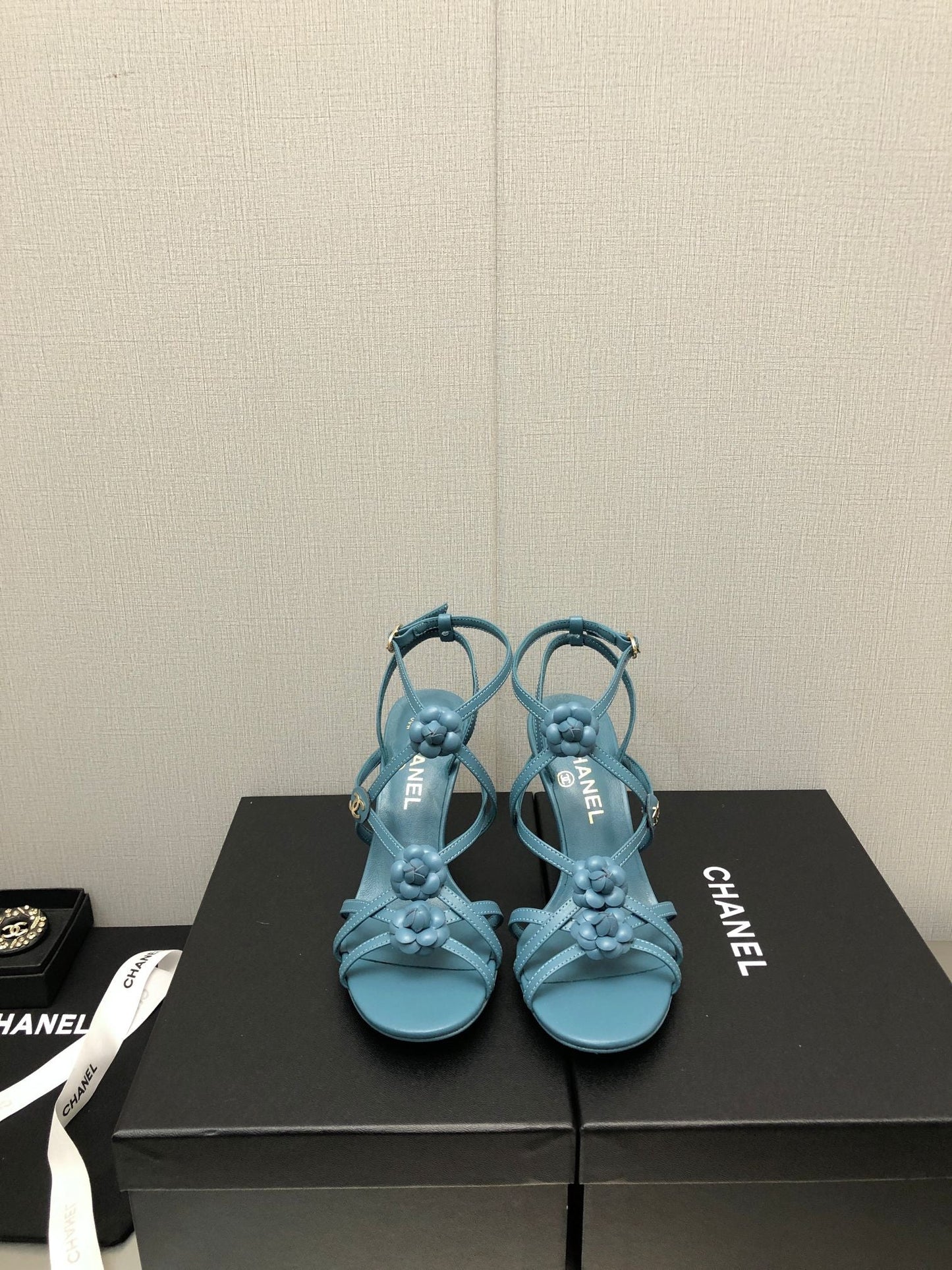 FLORAL HIGH HEEL SANDAL IN SAPPHIRE BLUE LAMBSKIN - 35