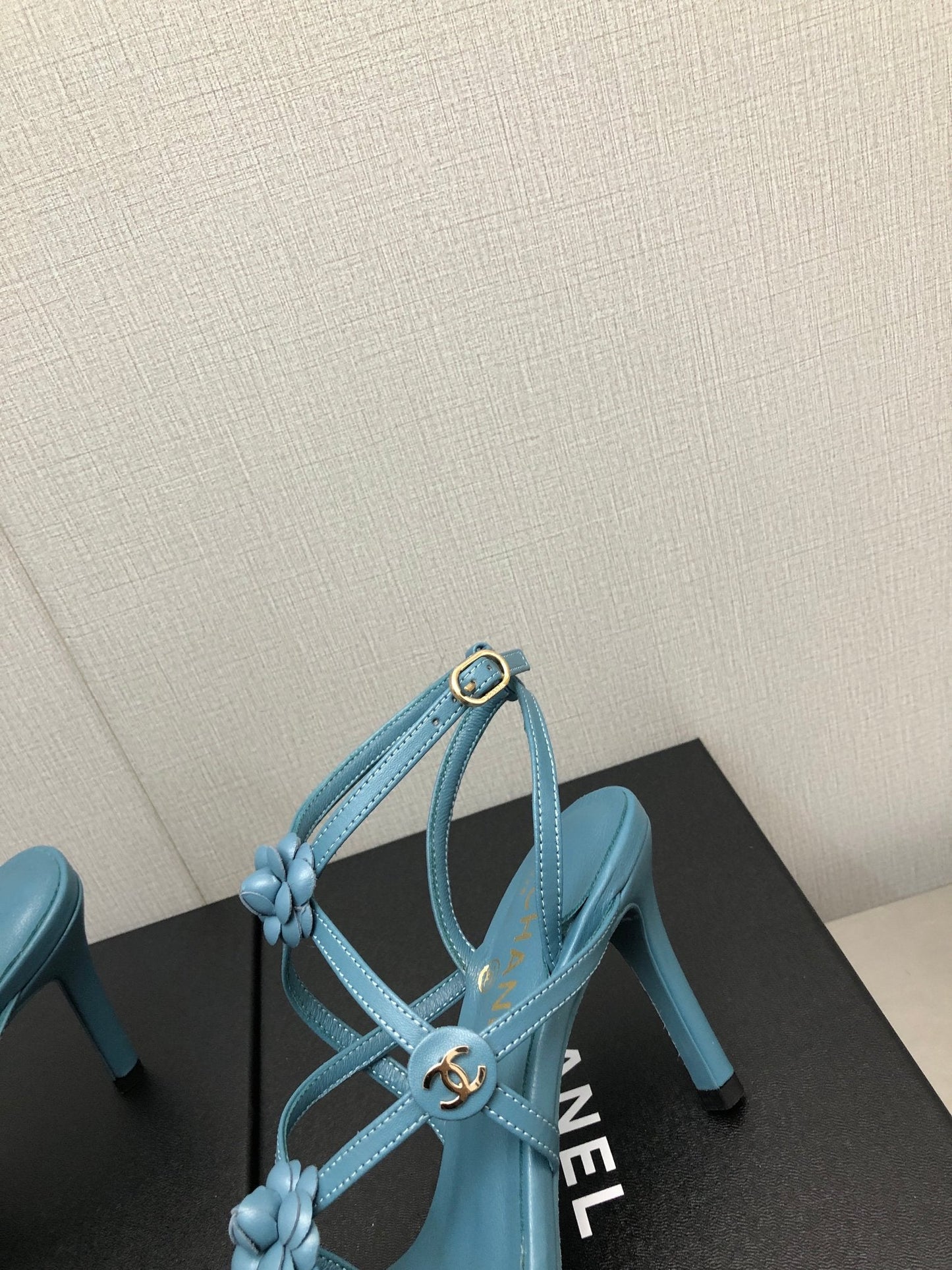 FLORAL HIGH HEEL SANDAL IN SAPPHIRE BLUE LAMBSKIN - 35