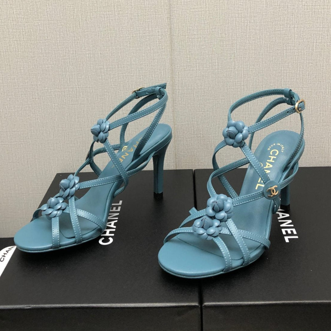 FLORAL HIGH HEEL SANDAL IN SAPPHIRE BLUE LAMBSKIN - 35