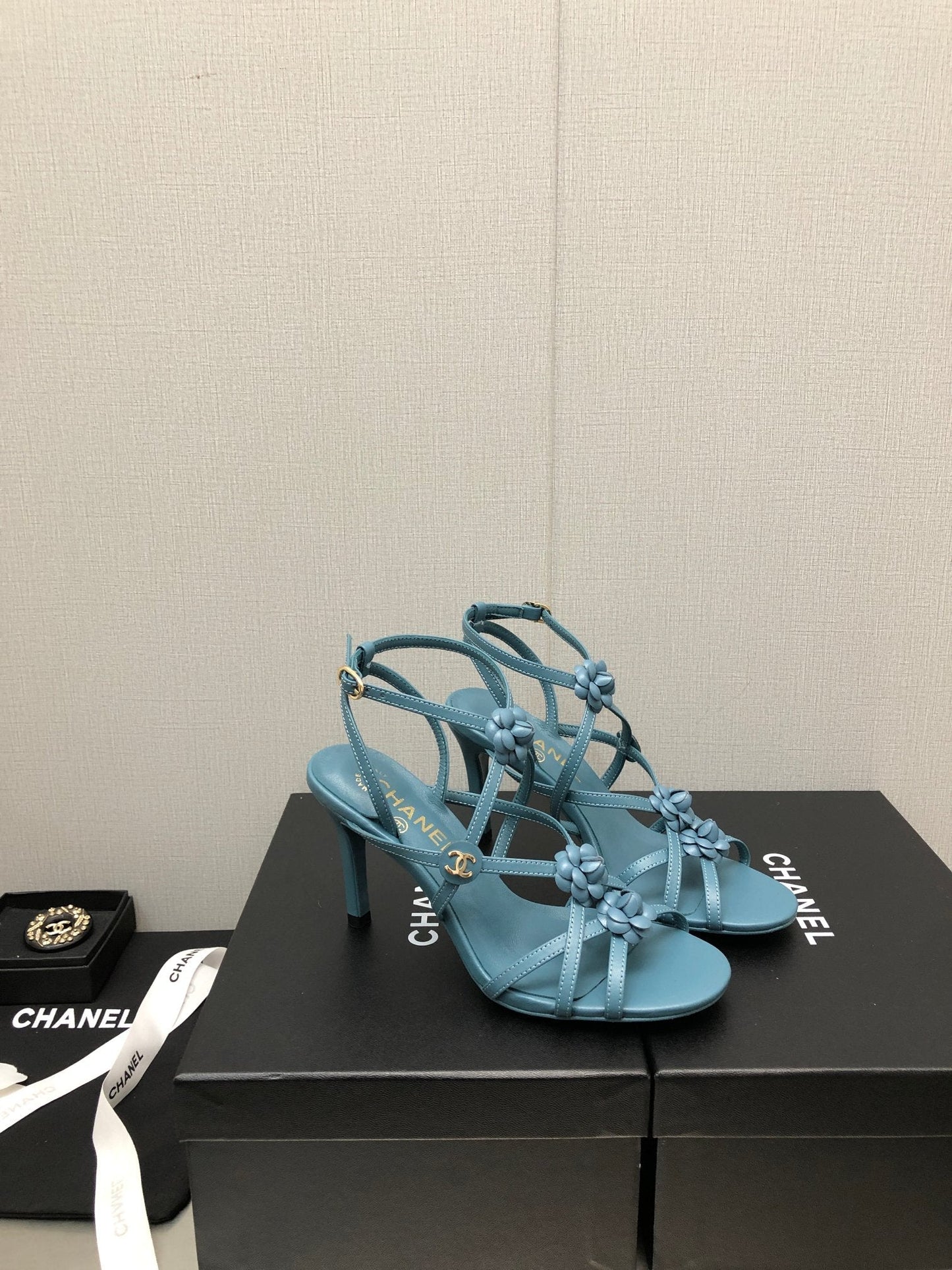 FLORAL HIGH HEEL SANDAL IN SAPPHIRE BLUE LAMBSKIN - 35