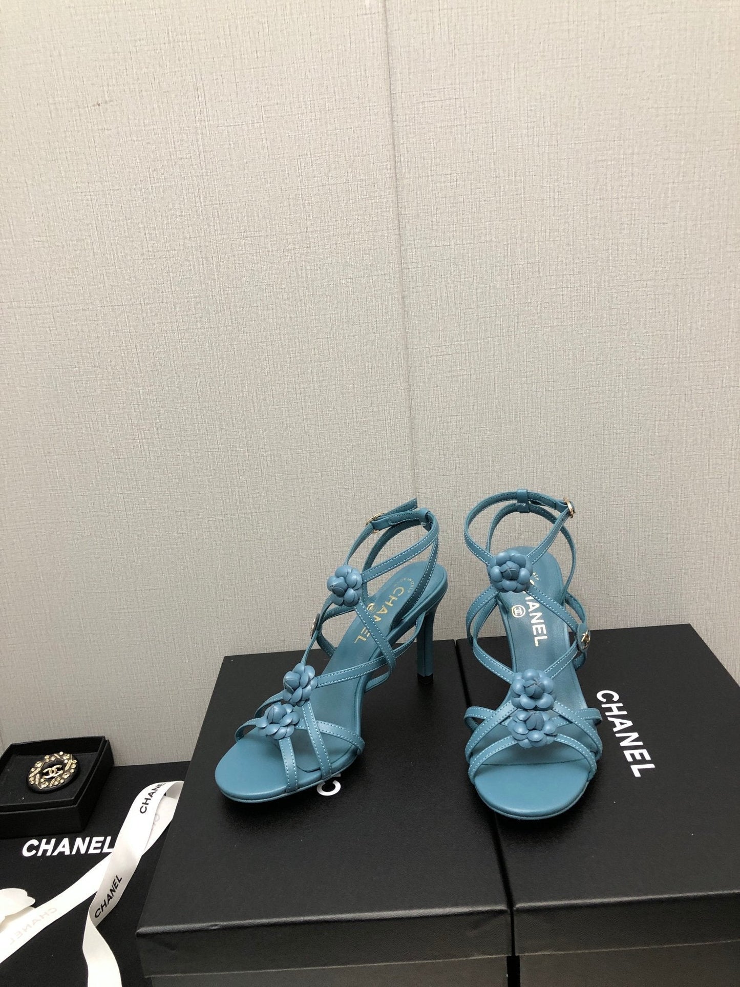 FLORAL HIGH HEEL SANDAL IN SAPPHIRE BLUE LAMBSKIN - 35