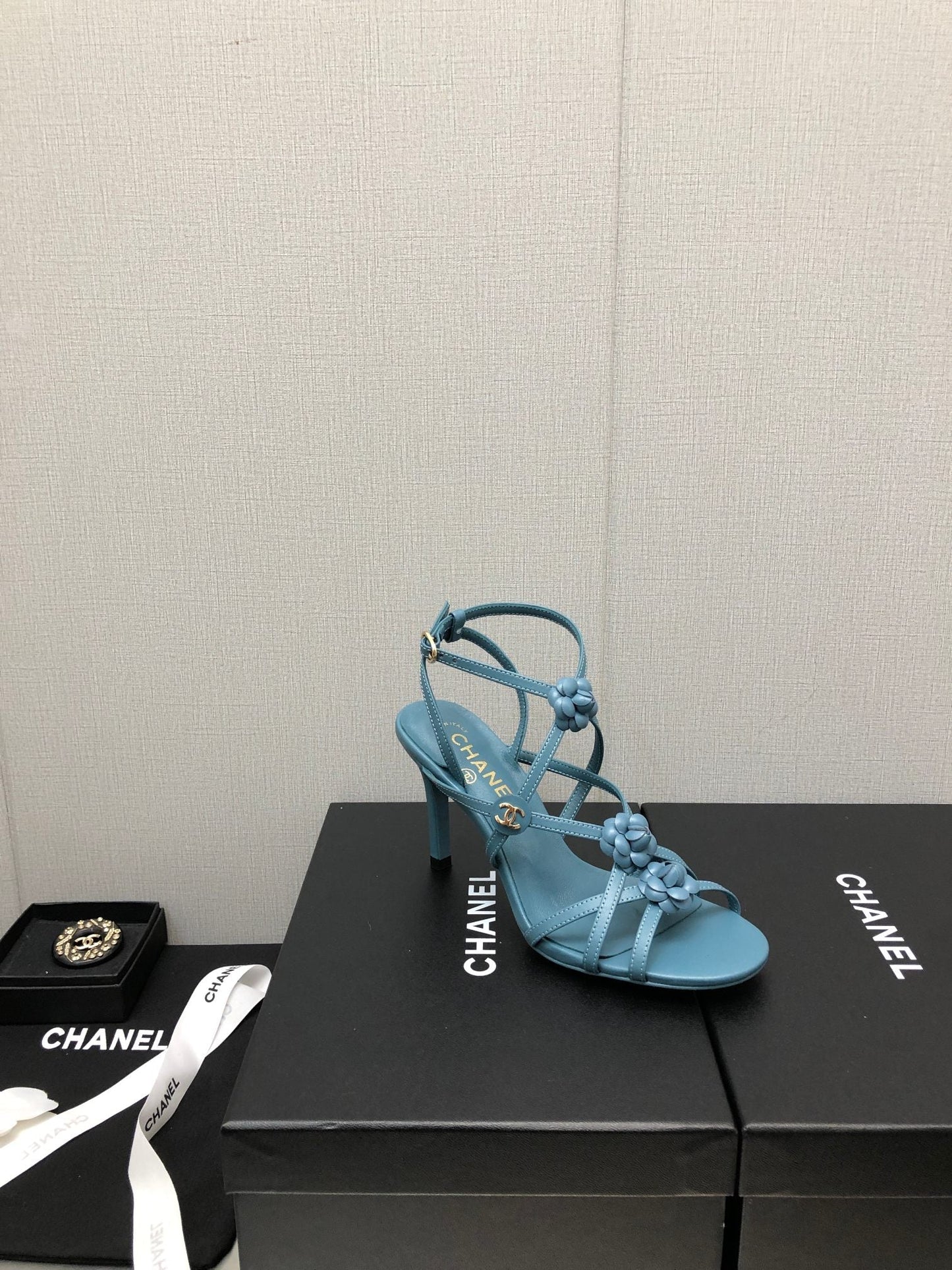 FLORAL HIGH HEEL SANDAL IN SAPPHIRE BLUE LAMBSKIN - 35