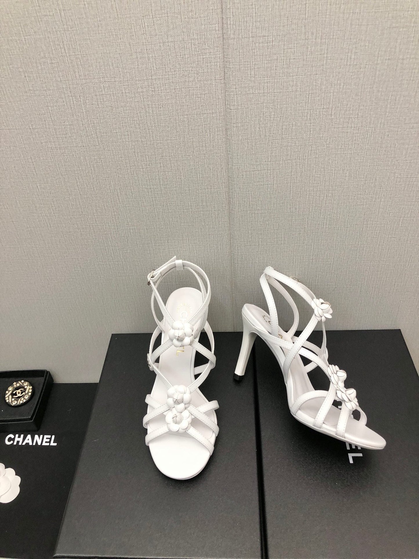 FLORAL HIGH HEEL SANDAL IN WHITE LAMBSKIN - 35