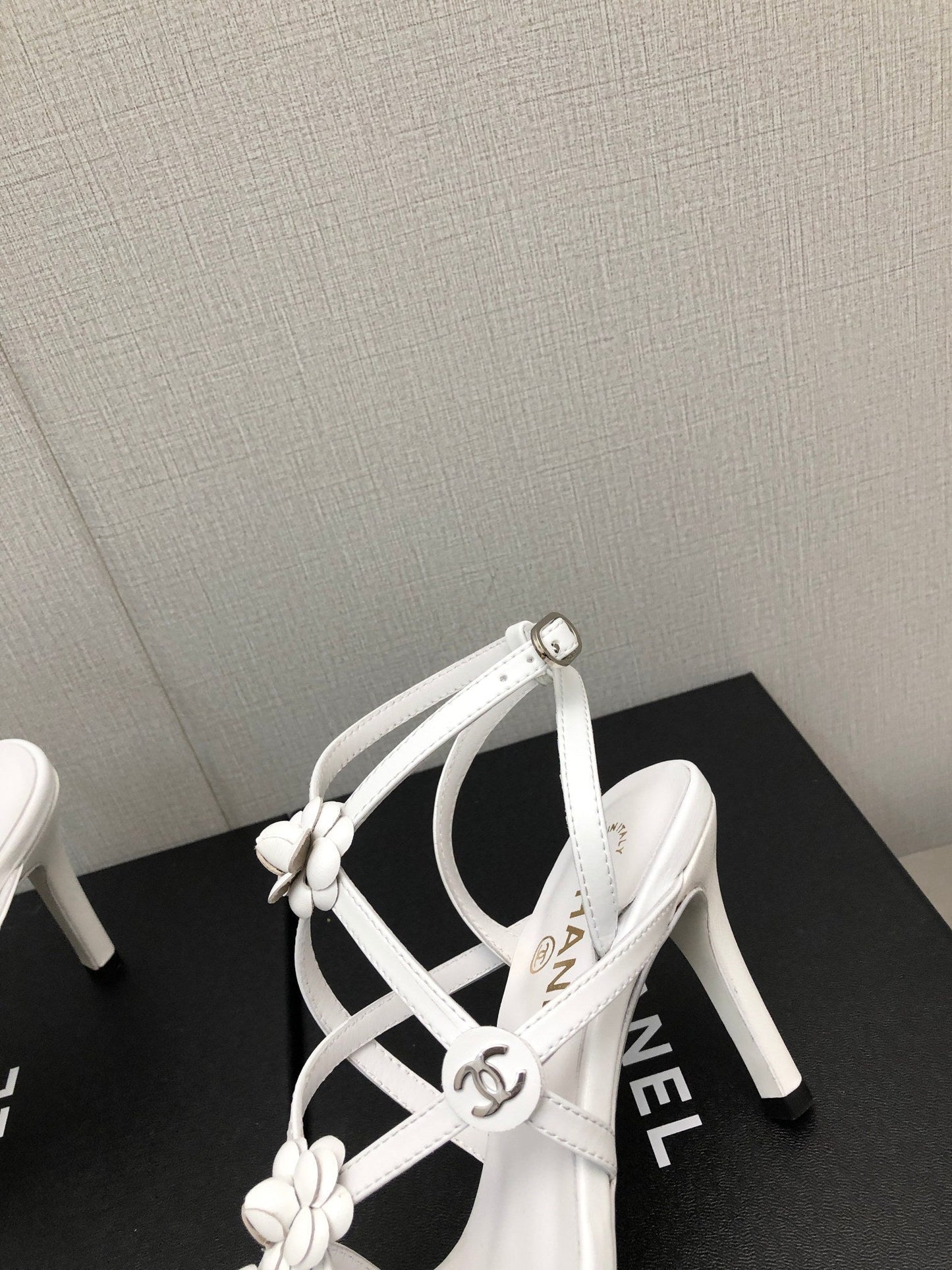 FLORAL HIGH HEEL SANDAL IN WHITE LAMBSKIN - 35