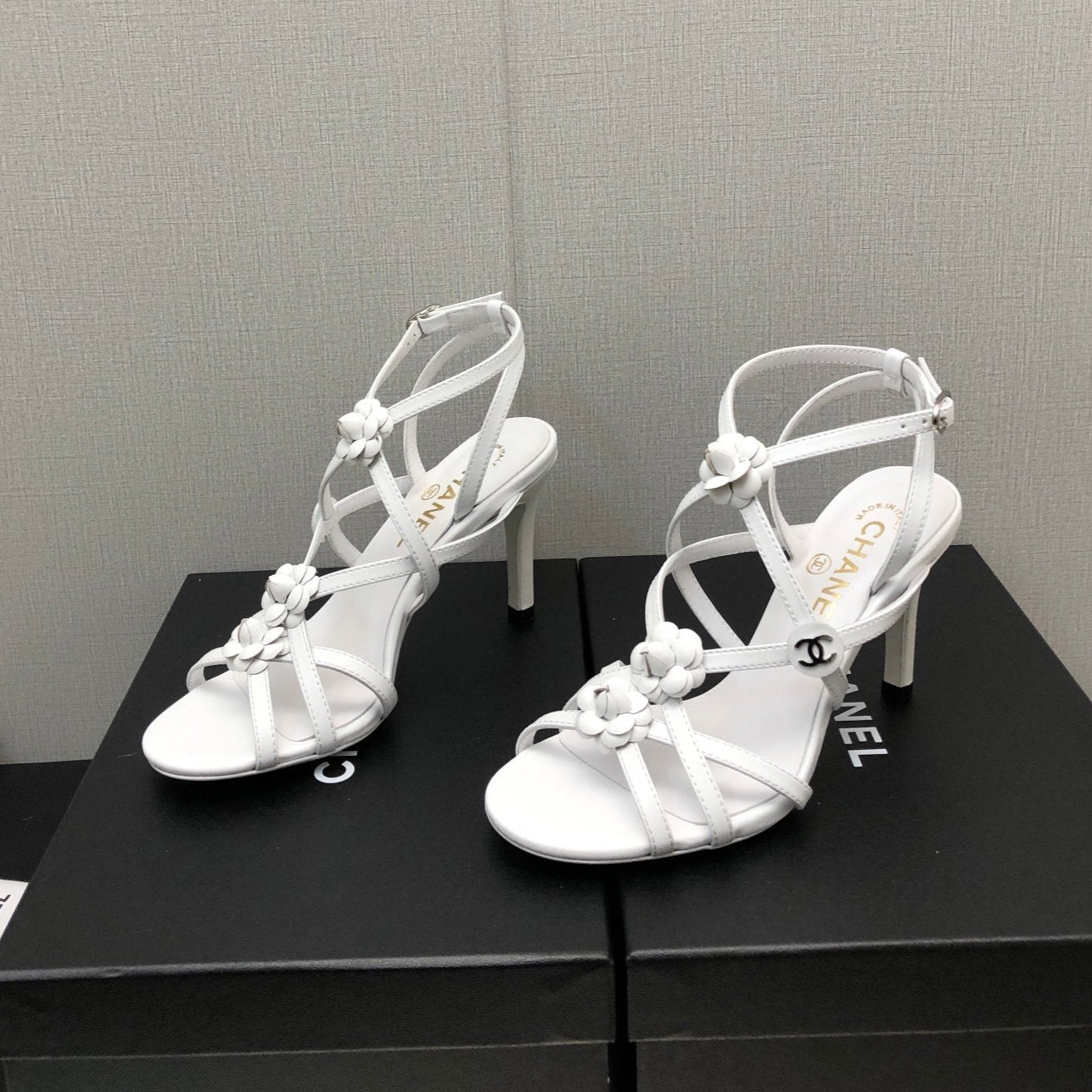 FLORAL HIGH HEEL SANDAL IN WHITE LAMBSKIN - 35