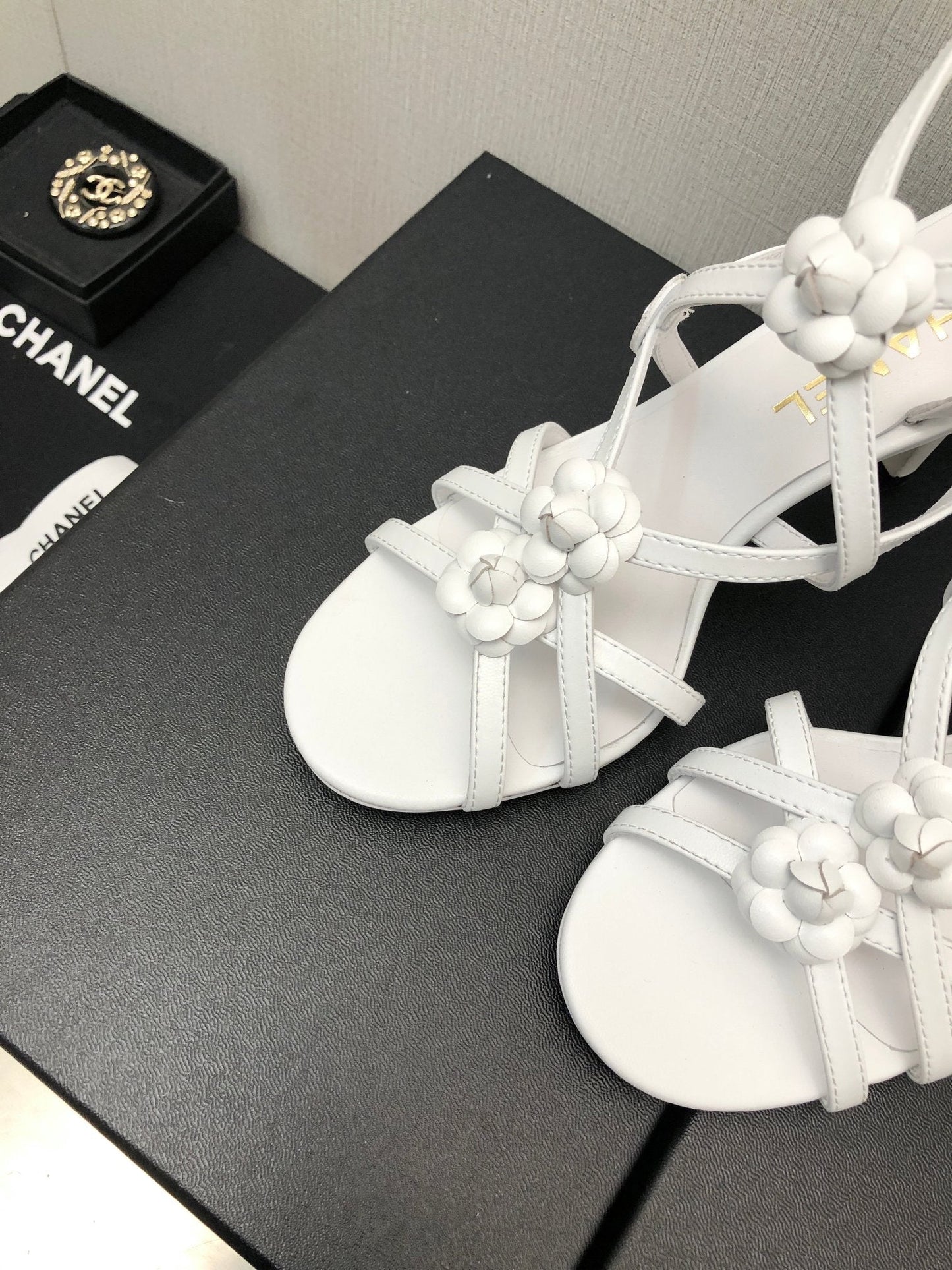 FLORAL HIGH HEEL SANDAL IN WHITE LAMBSKIN - 35