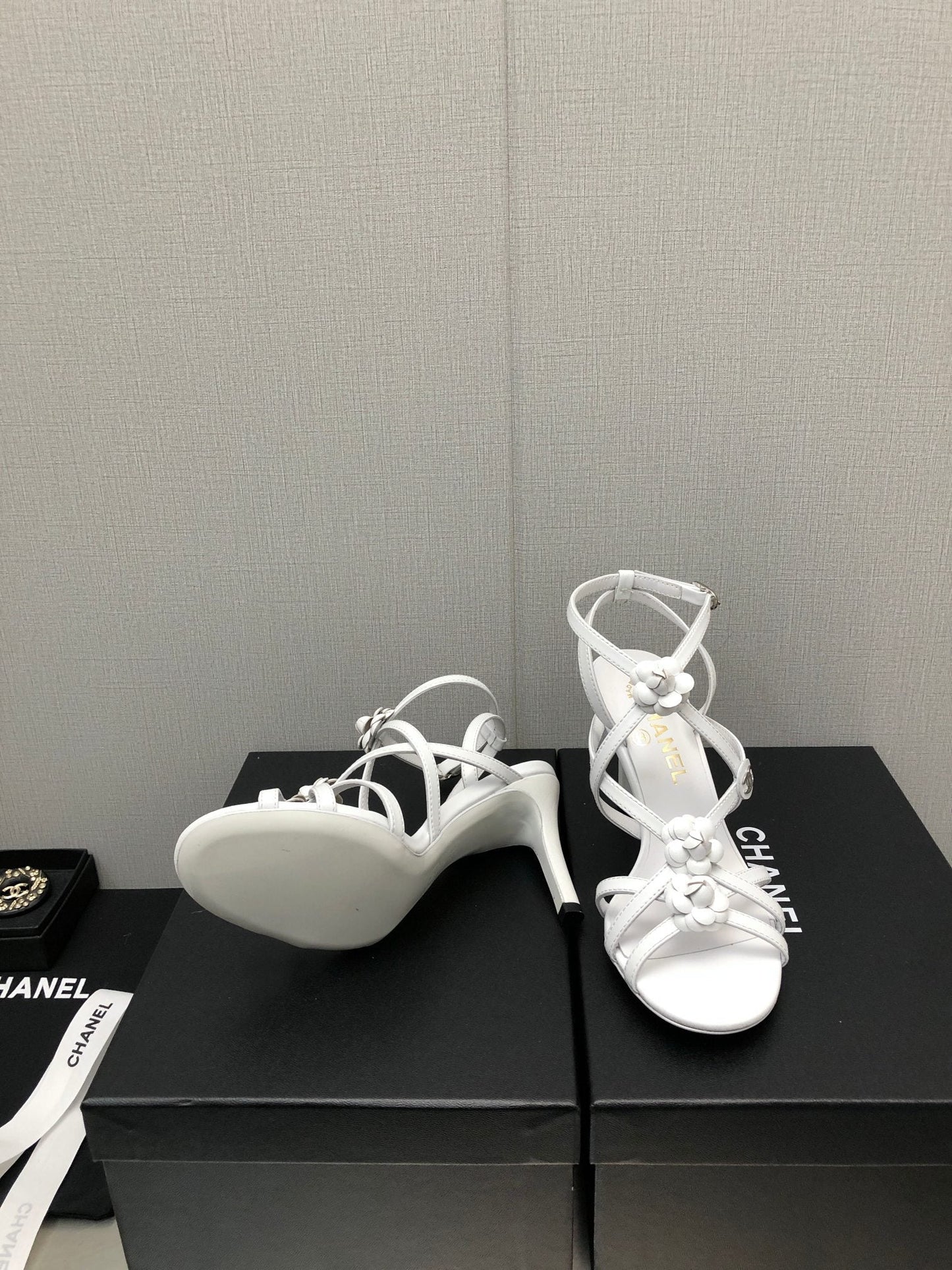 FLORAL HIGH HEEL SANDAL IN WHITE LAMBSKIN - 35