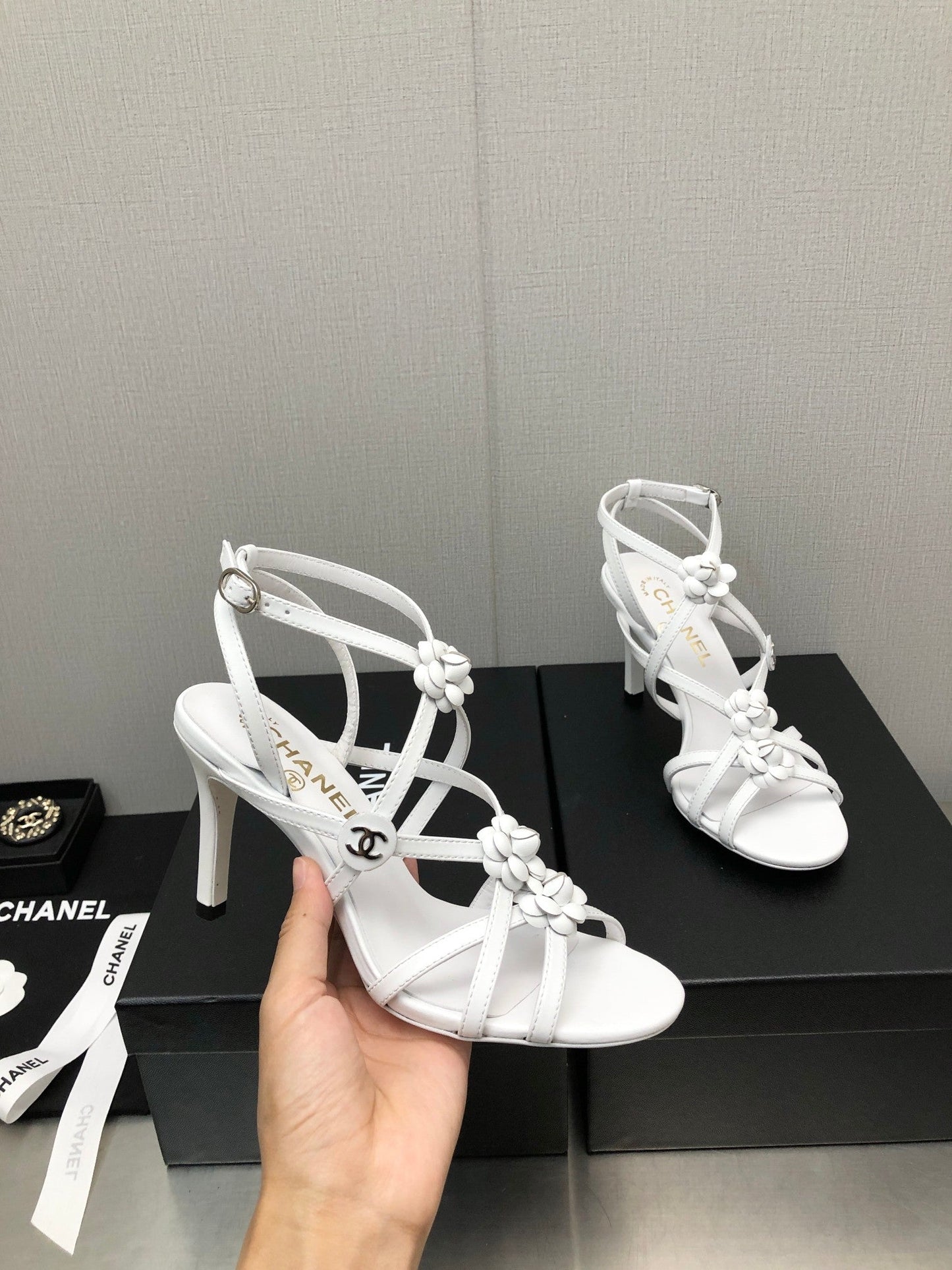 FLORAL HIGH HEEL SANDAL IN WHITE LAMBSKIN - 35