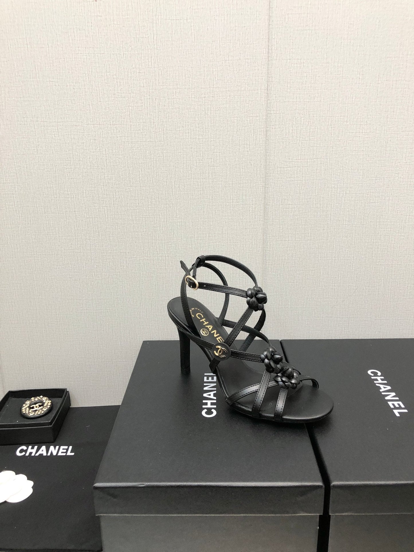 FLORAL HIGH HEEL SANDAL IN BLACK LAMBSKIN - 35