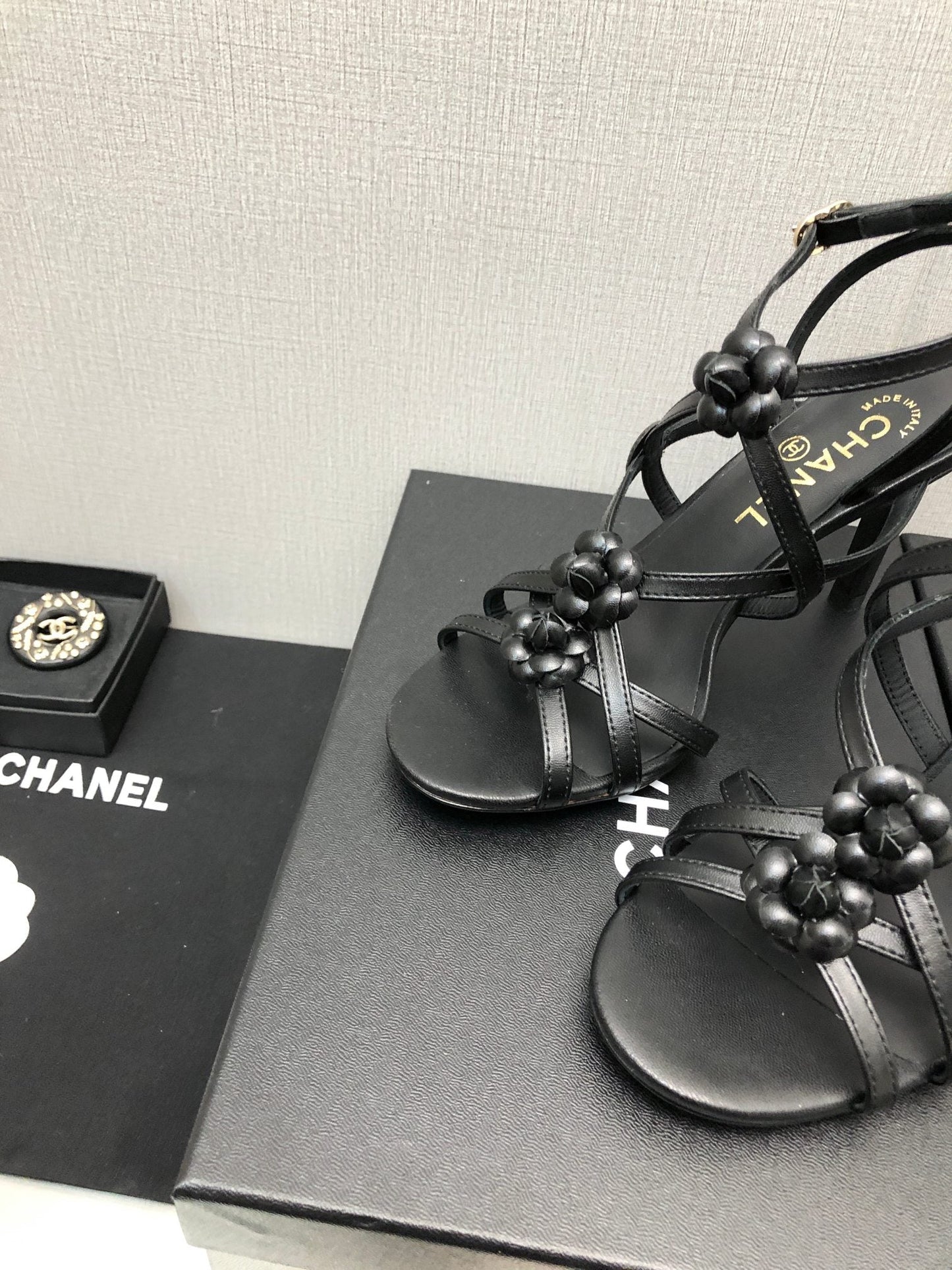 FLORAL HIGH HEEL SANDAL IN BLACK LAMBSKIN - 35