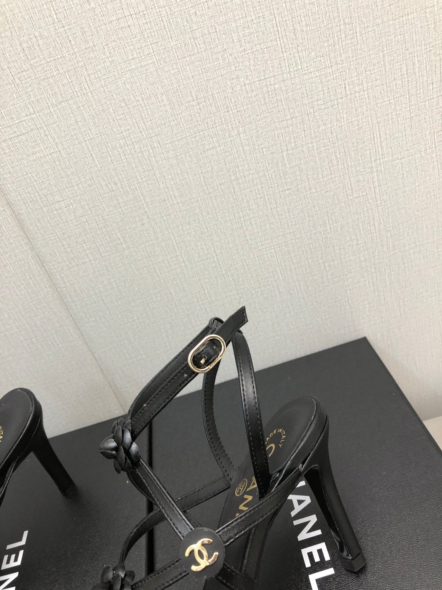 FLORAL HIGH HEEL SANDAL IN BLACK LAMBSKIN - 35
