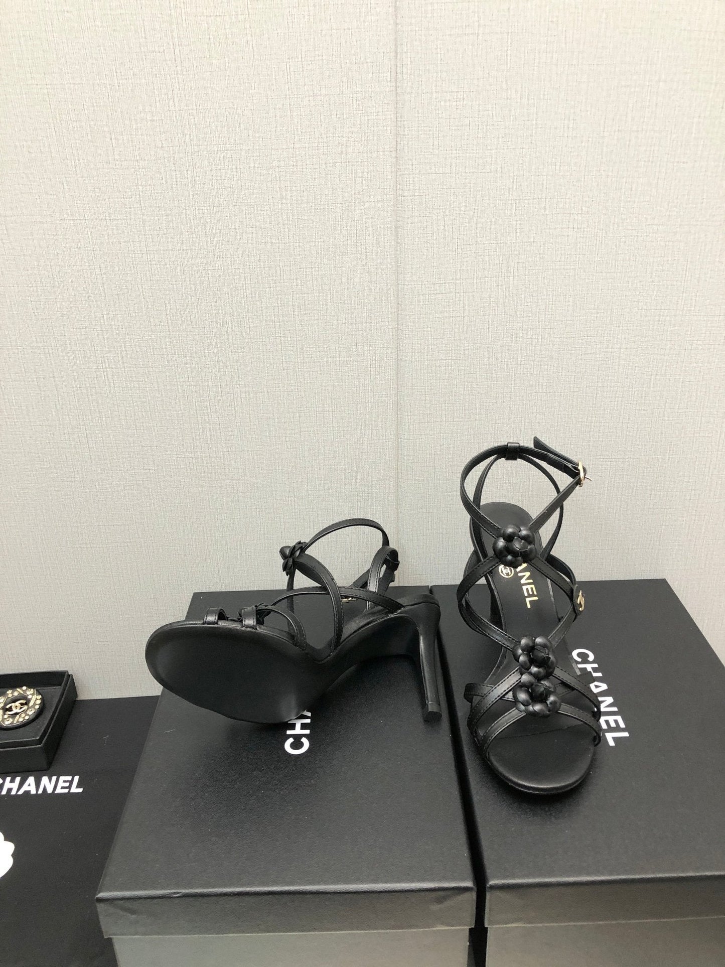 FLORAL HIGH HEEL SANDAL IN BLACK LAMBSKIN - 35
