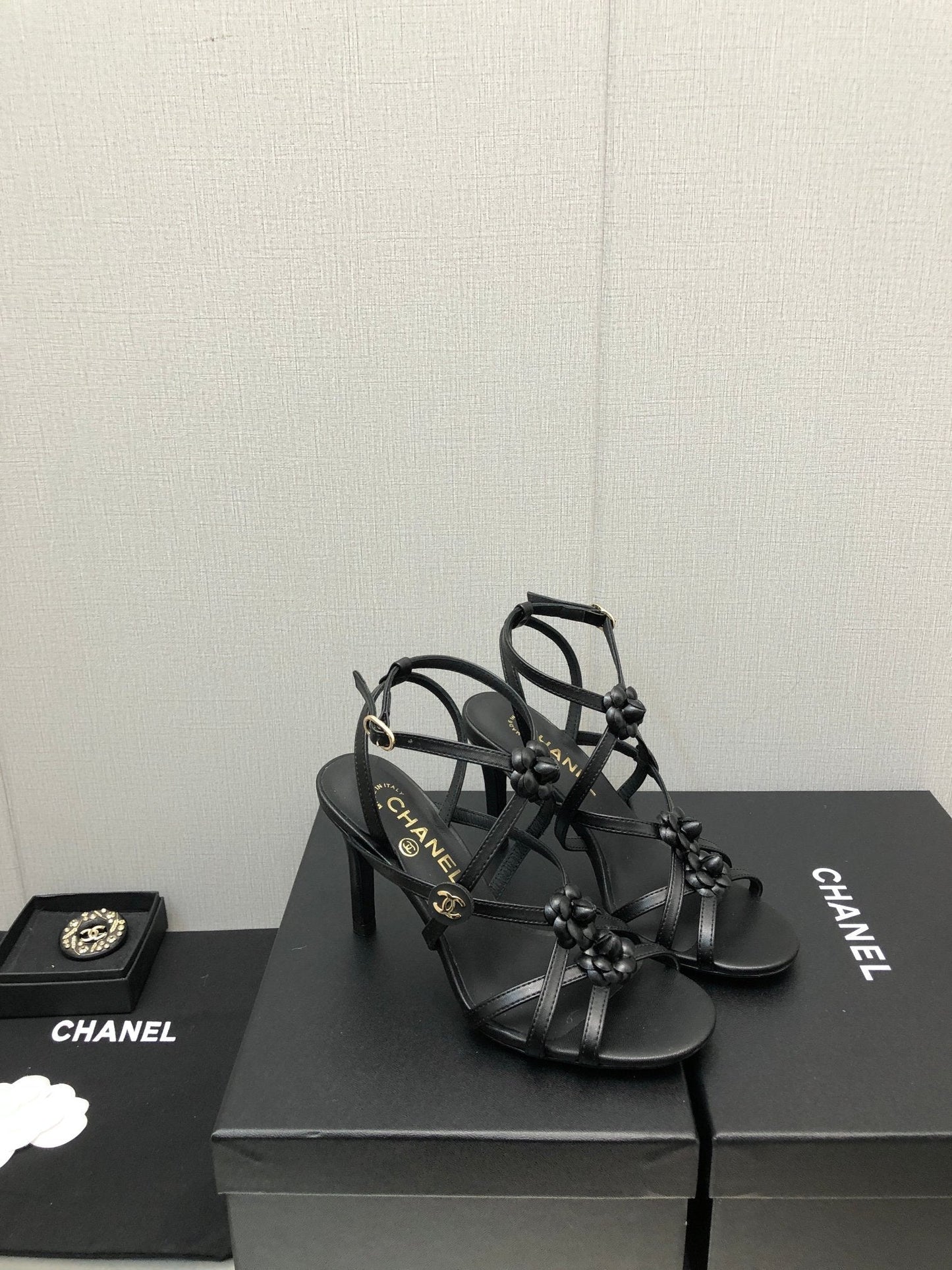 FLORAL HIGH HEEL SANDAL IN BLACK LAMBSKIN - 35