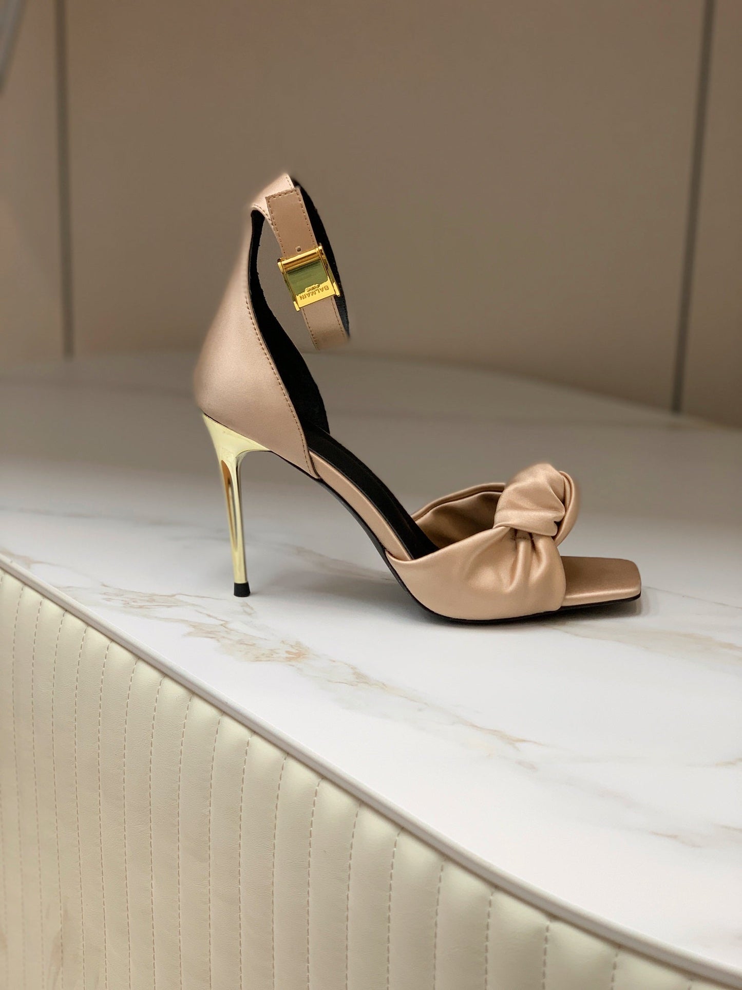 BALMAIN 25S KNOTTED HIGH HEELS 95MM IN LIGHT CARAMEL SATIN - 35