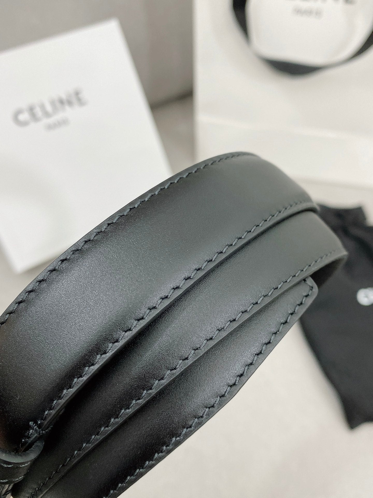 CELINE 25S TRIOMPHE BELT 25MM IN BLACK CALFSKIN GLOD HARDWARE 580679 - 26 - 28