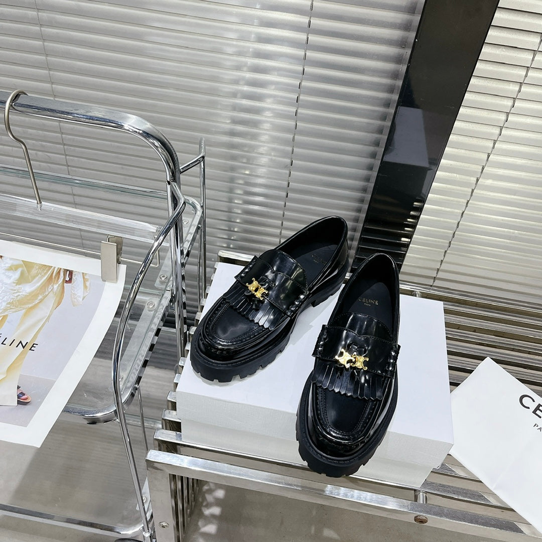 MARGARET CHUNKY LOAFER WITH FRINGES AND TRIOMPHE CHAIN IN POLISHED BULL GLOSSY BLACK - 35