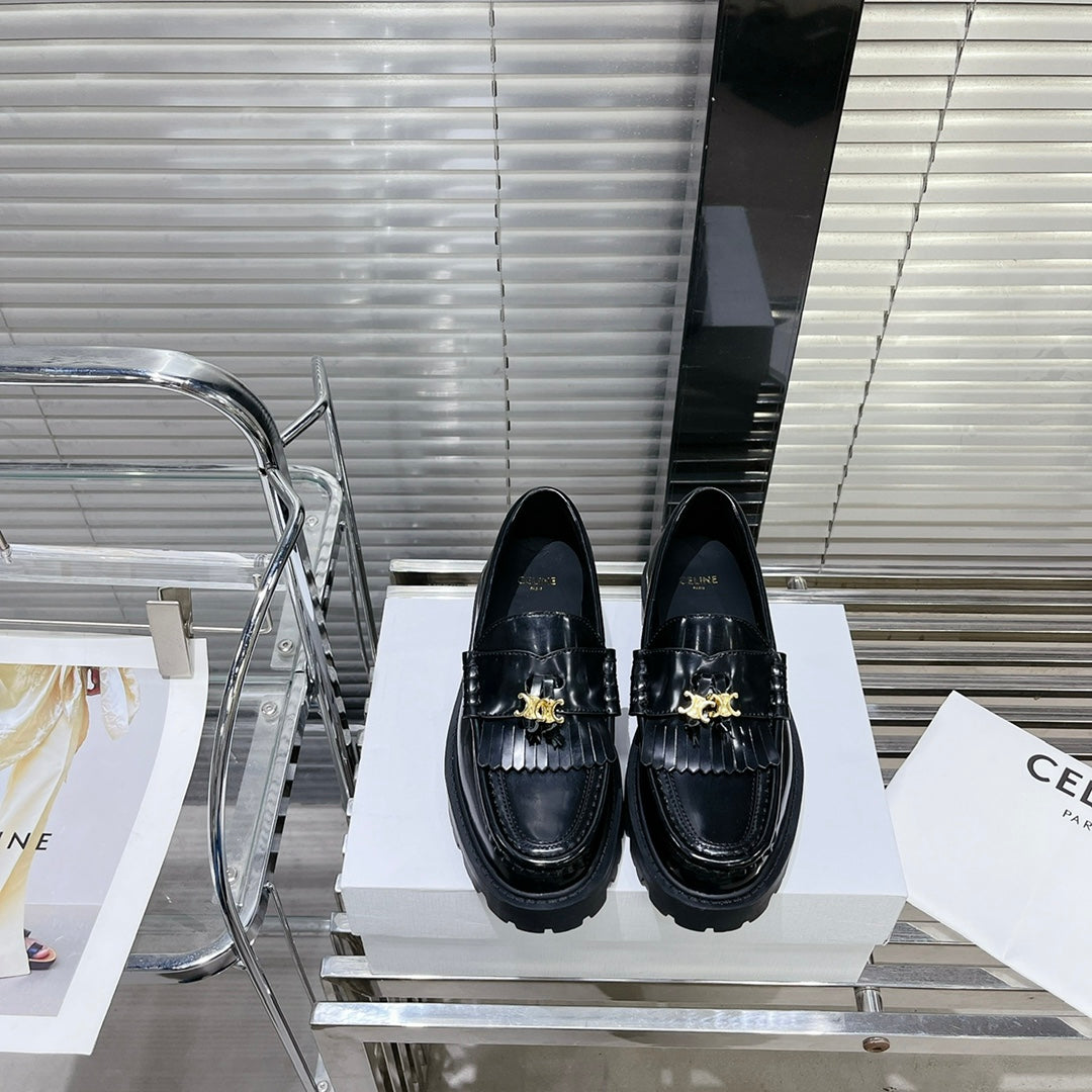 MARGARET CHUNKY LOAFER WITH FRINGES AND TRIOMPHE CHAIN IN POLISHED BULL GLOSSY BLACK - 35