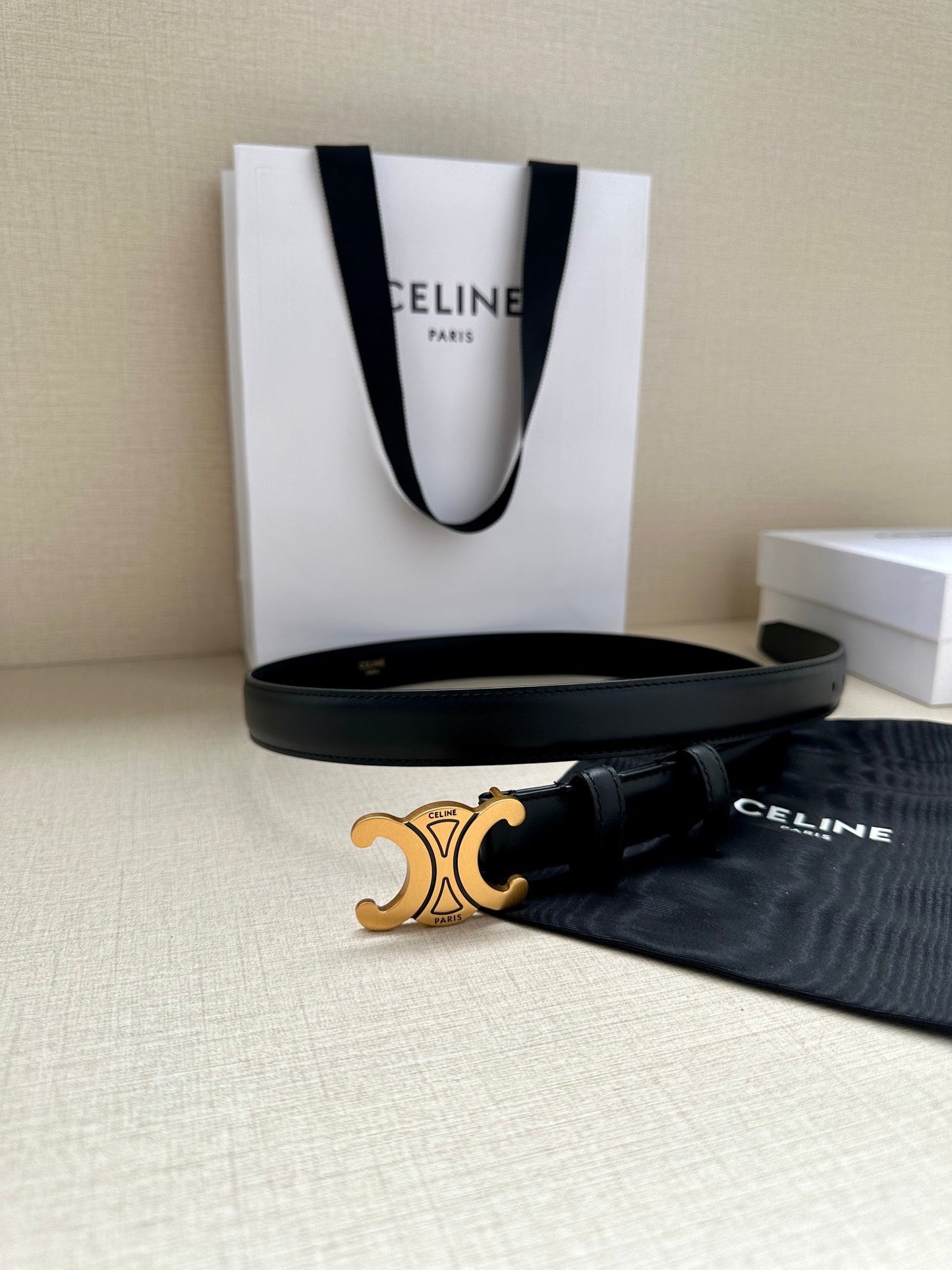 Medium Triomphe Belt 25mm Black Calfskin Gold Finishing - 30