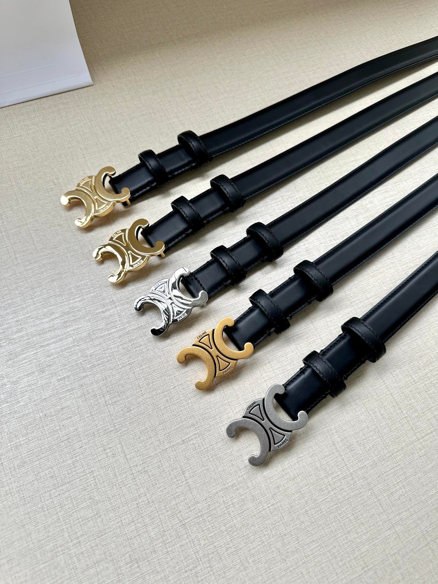 Medium Triomphe Belt 25mm Black Calfskin Gold Finishing - 30