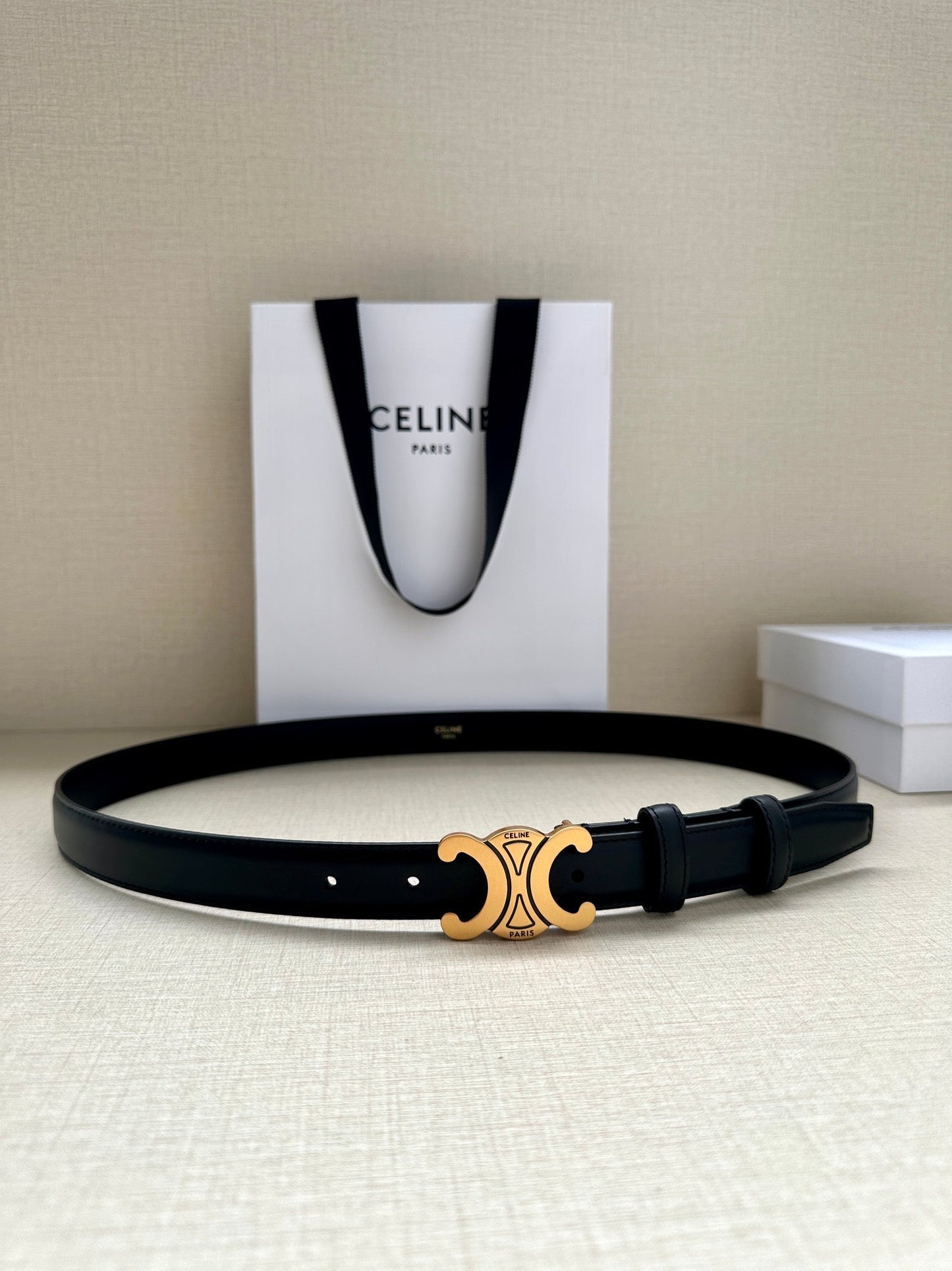 Medium Triomphe Belt 25mm Black Calfskin Gold Finishing - 30