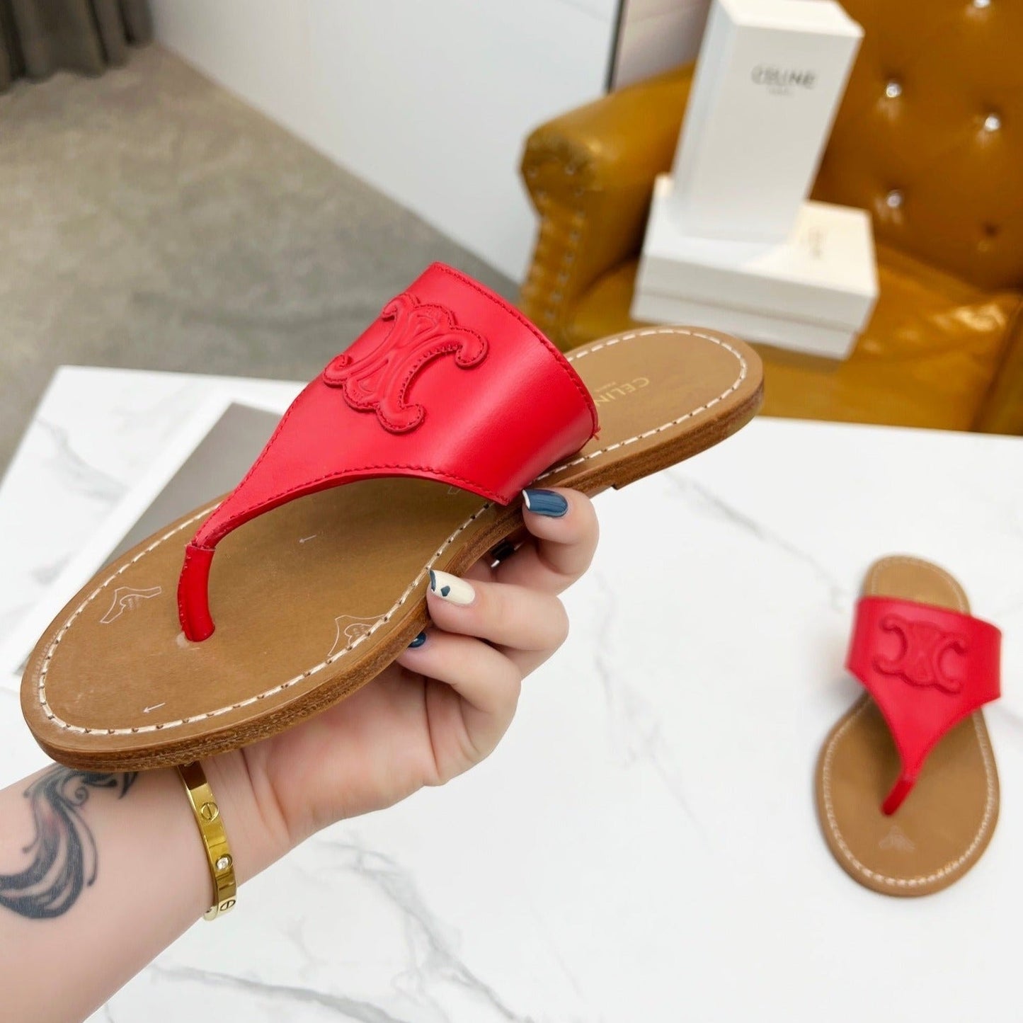WOMEN TRIOMPHE FLAT THONG IN CALFSKIN CHERRY RED - 35
