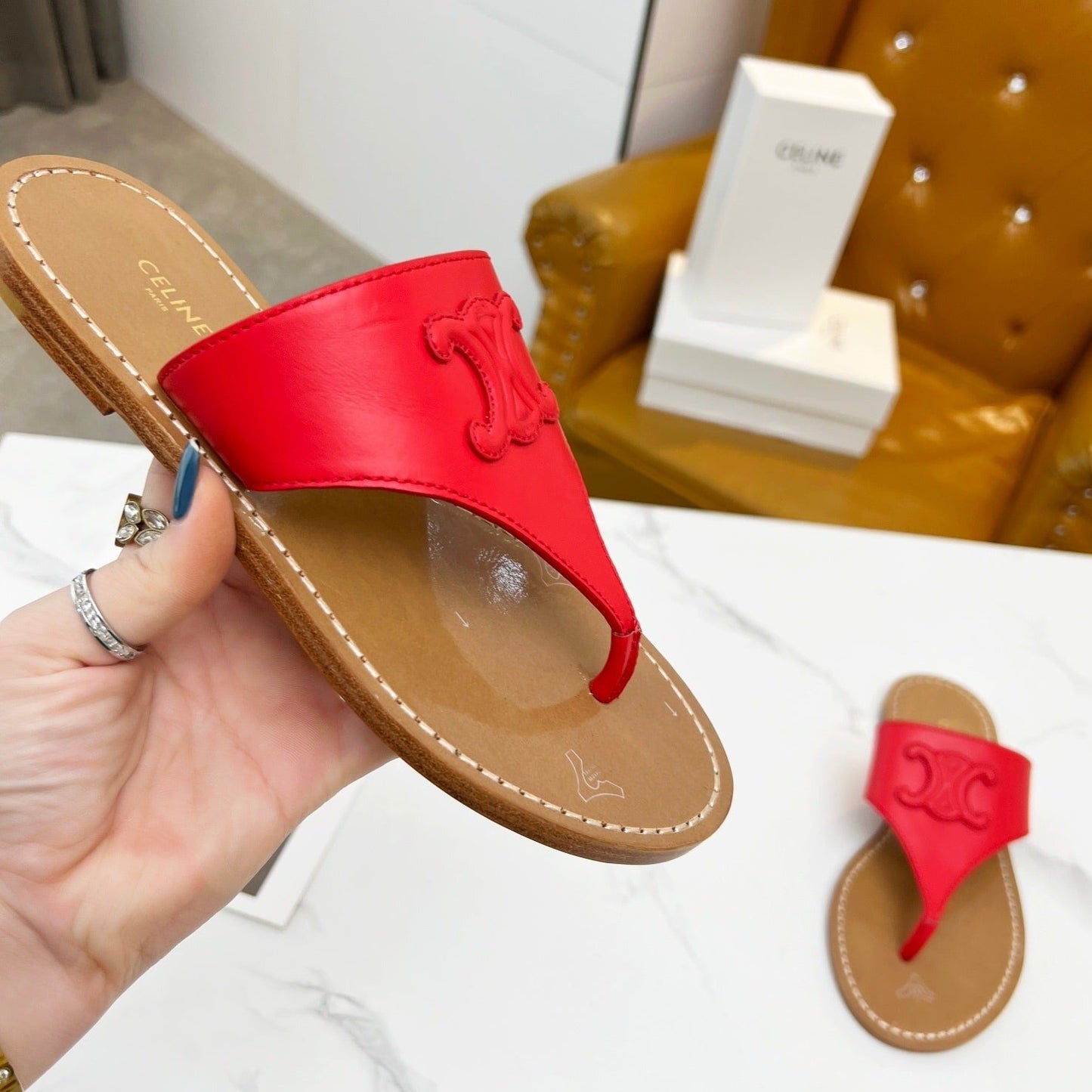WOMEN TRIOMPHE FLAT THONG IN CALFSKIN CHERRY RED - 35