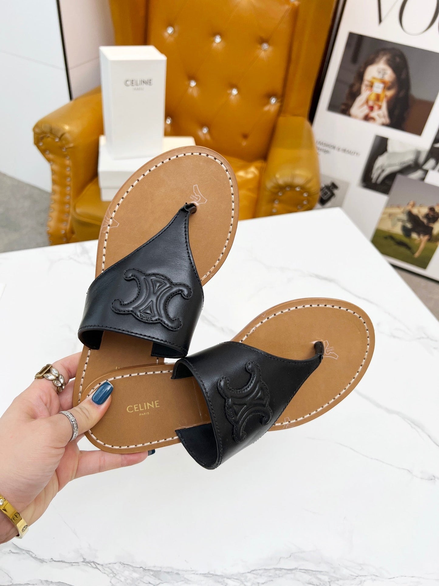 THONG MULE IN BLACK CALFSKIN - 35