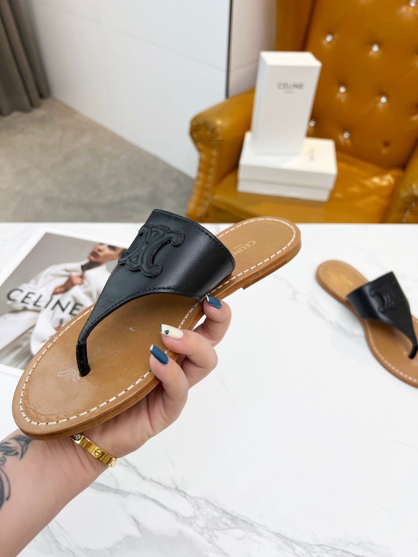 THONG MULE IN BLACK CALFSKIN - 35