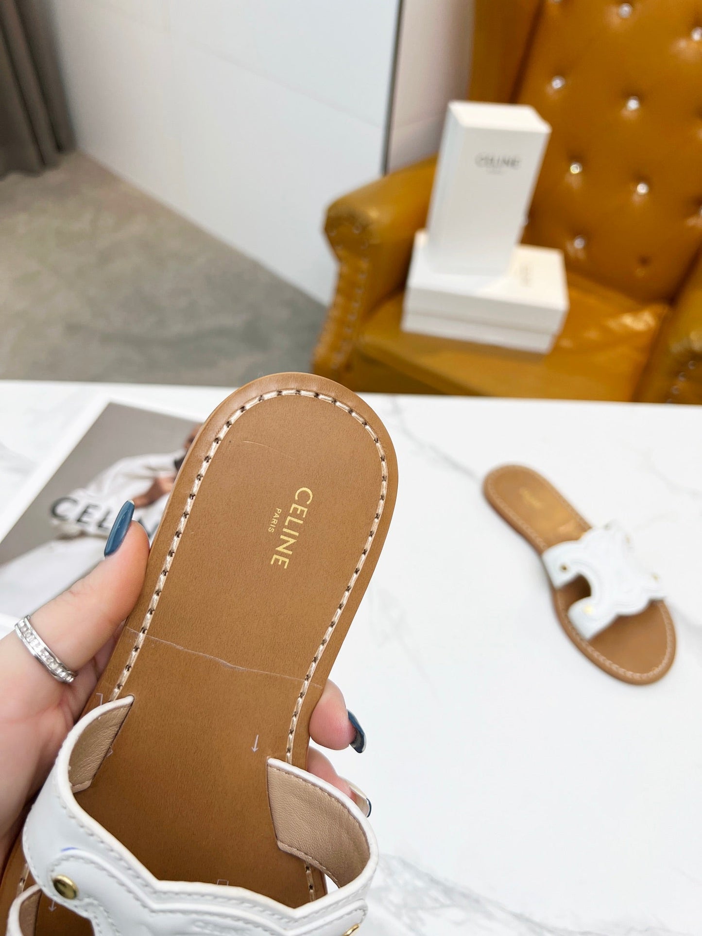 TRIOMPHE SLIDE IN WHITE CALFSKIN - 35