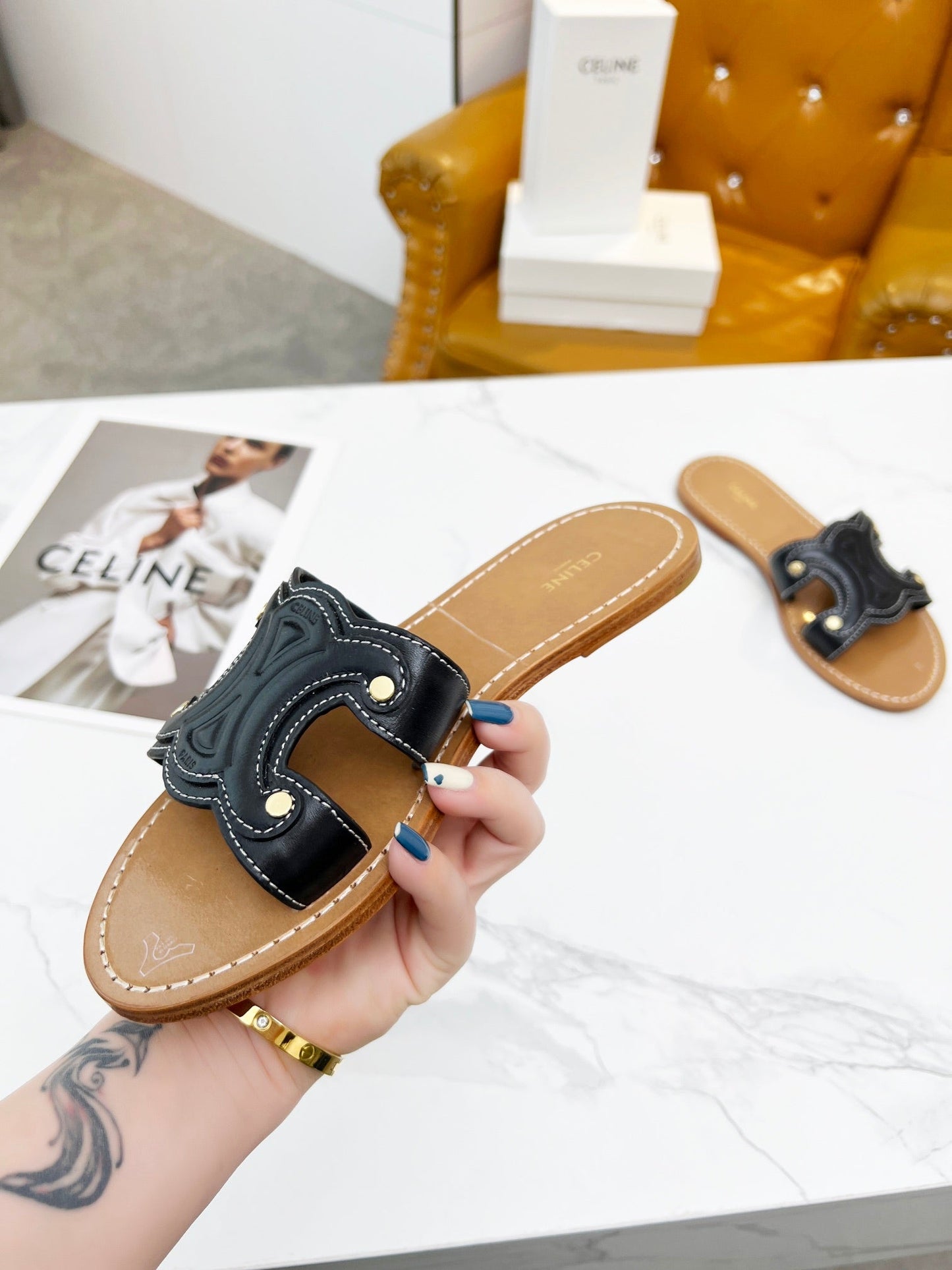 TRIOMPHE SLIDE IN BLACK CALFSKIN - 35