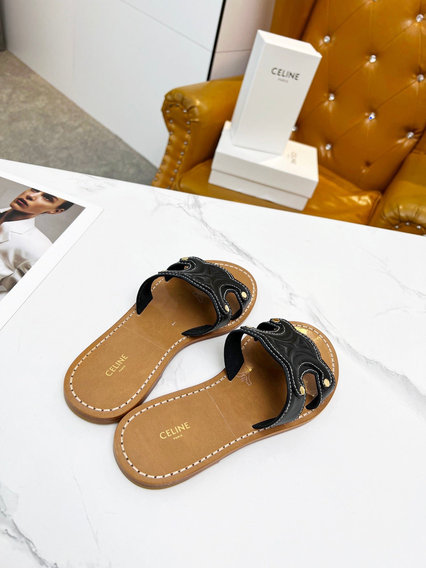 TRIOMPHE SLIDE IN BLACK CALFSKIN - 35