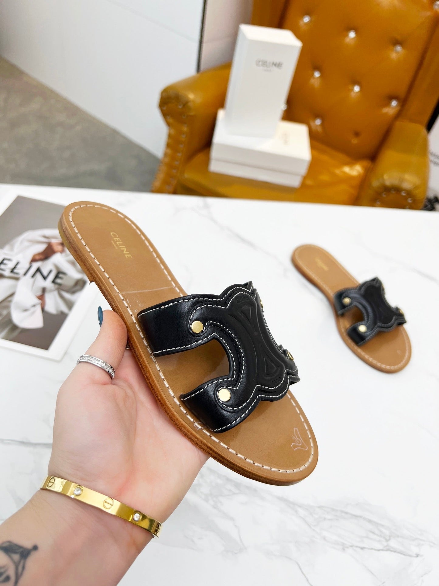 TRIOMPHE SLIDE IN BLACK CALFSKIN - 35