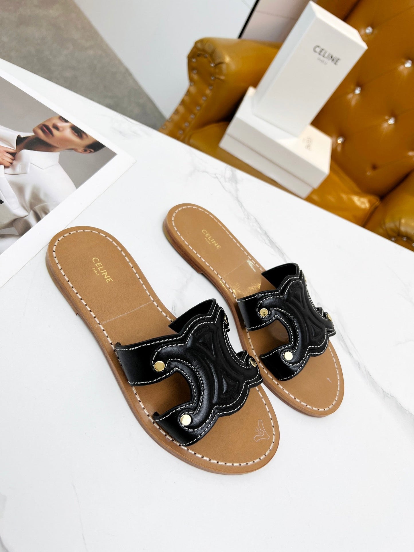 TRIOMPHE SLIDE IN BLACK CALFSKIN - 35