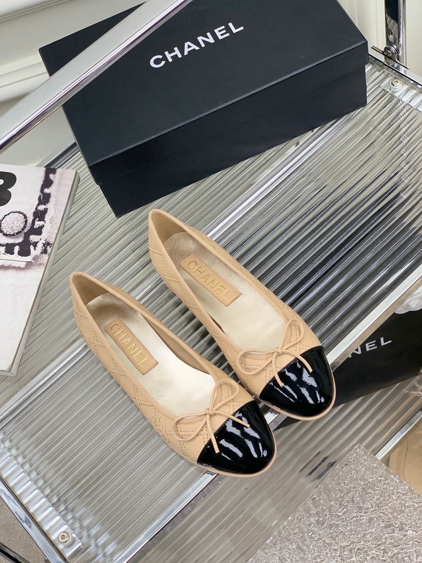 BALLET FLAT GLOSSY BLACK MIX BEIGE LAMBSKIN - 35
