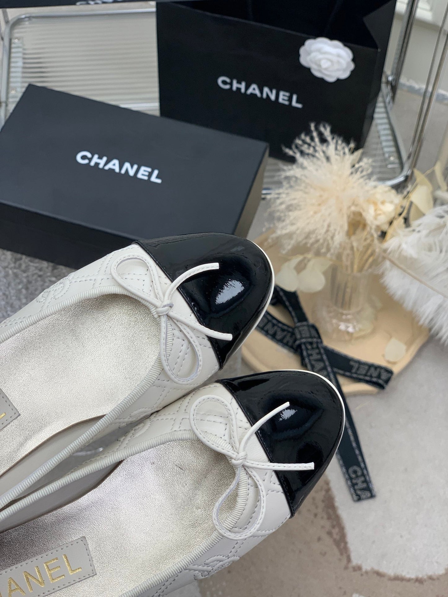 BALLET FLAT GLOSSY BLACK MIX IVORY LAMBSKIN - 35