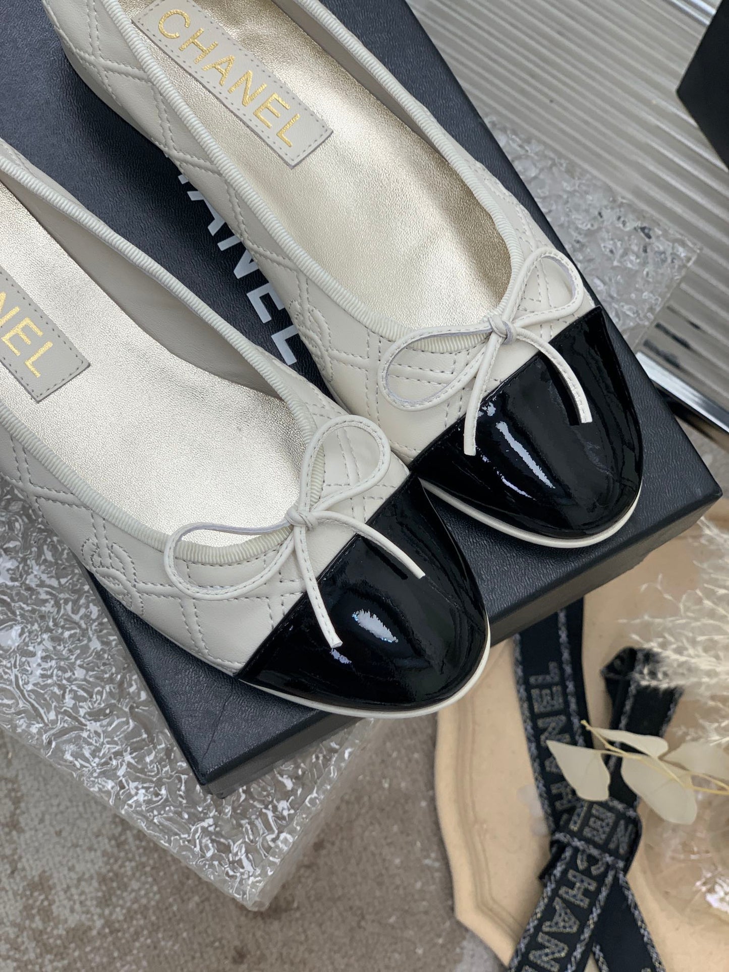 BALLET FLAT GLOSSY BLACK MIX IVORY LAMBSKIN - 35