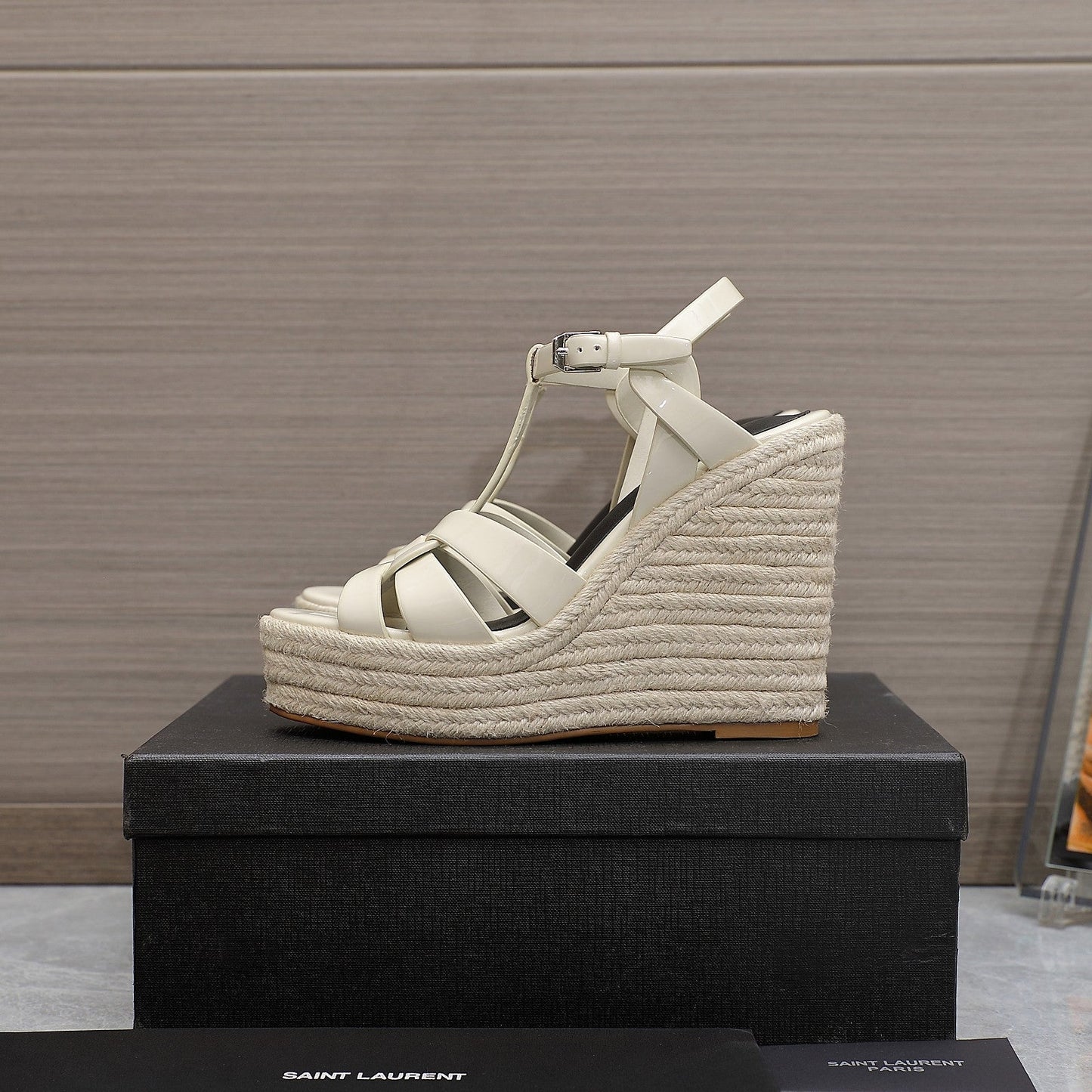SL TRIBUTE WEDGE SANDALS CREAM POLISHED CALFSKIN - 35