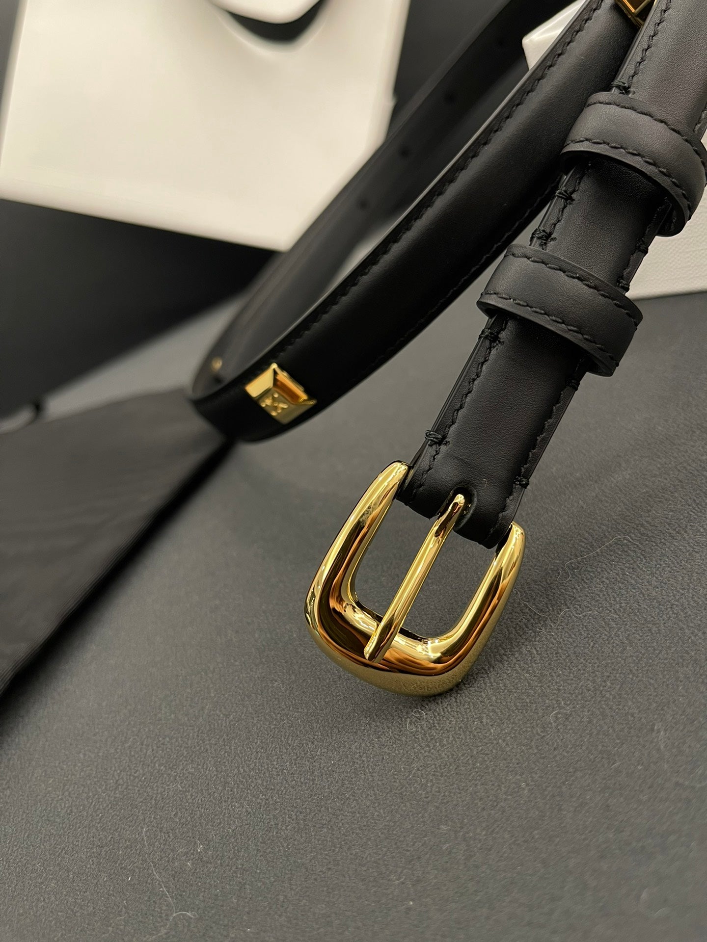 CL SMALL 18 MM TRIOMPHE BELT IN TAURILLON BLACK LEATHER GOLD HARDWARE - 30
