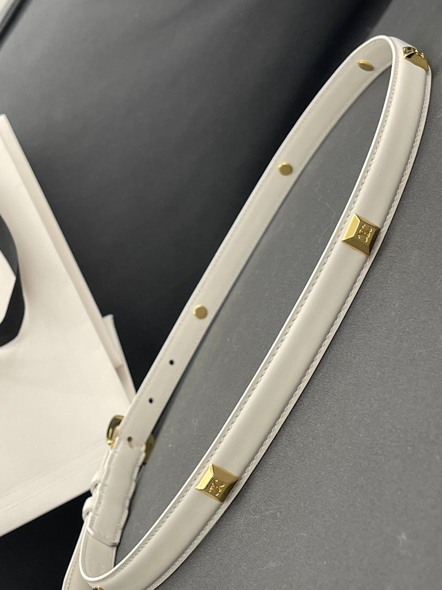 CL SMALL 18 MM TRIOMPHE BELT IN TAURILLON WHITE LEATHER GOLD HARDWARE - 30