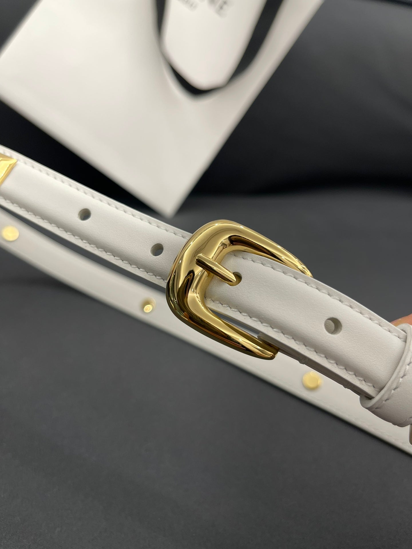 CL SMALL 18 MM TRIOMPHE BELT IN TAURILLON WHITE LEATHER GOLD HARDWARE - 30