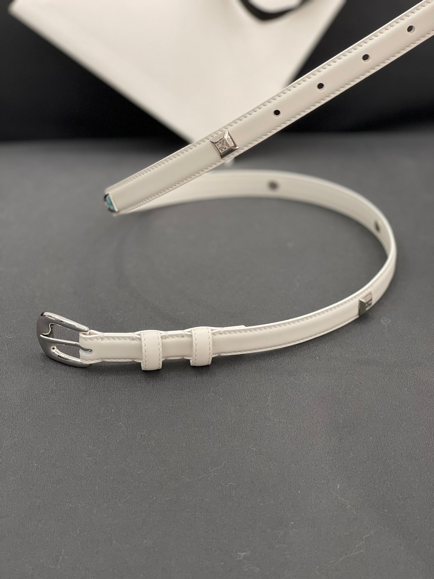 CL SMALL 18 MM TRIOMPHE BELT IN TAURILLON WHITE LEATHER SILVER HARDWARE - 30