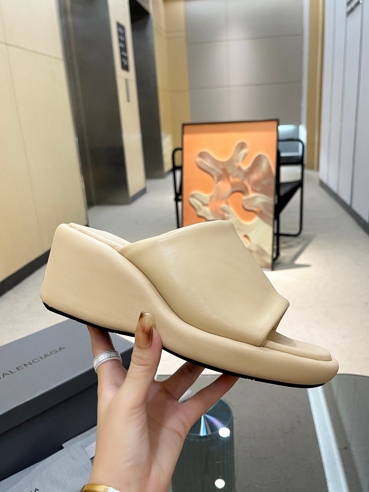 WEDGE SANDALS IN BEIGE SOFT LAMBSKIN - 35