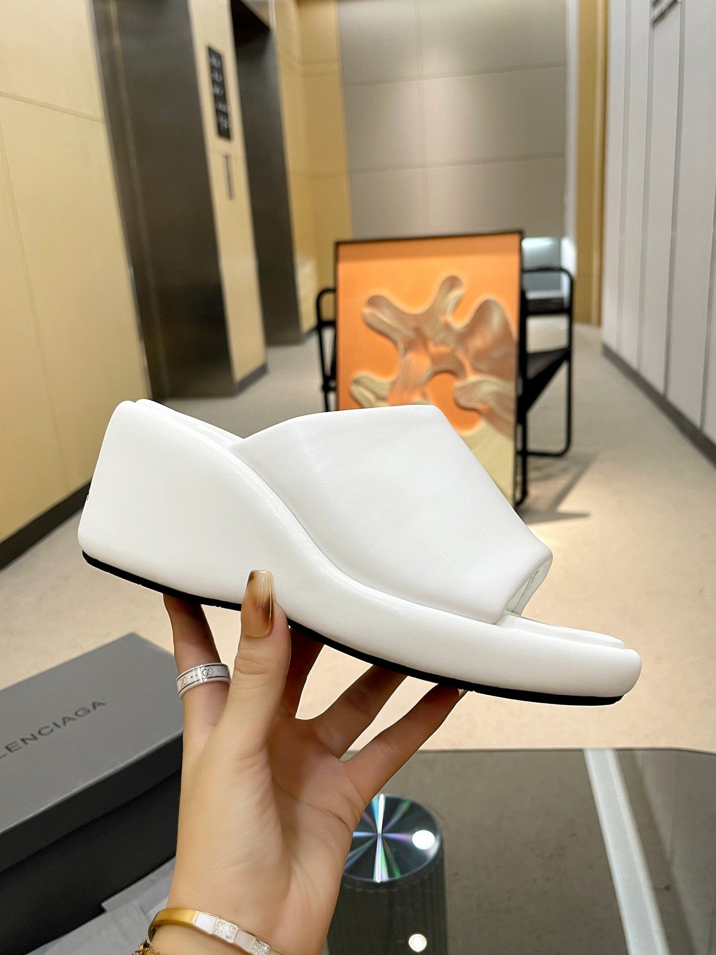 WEDGE SANDALS IN WHITE SOFT LAMBSKIN - 35