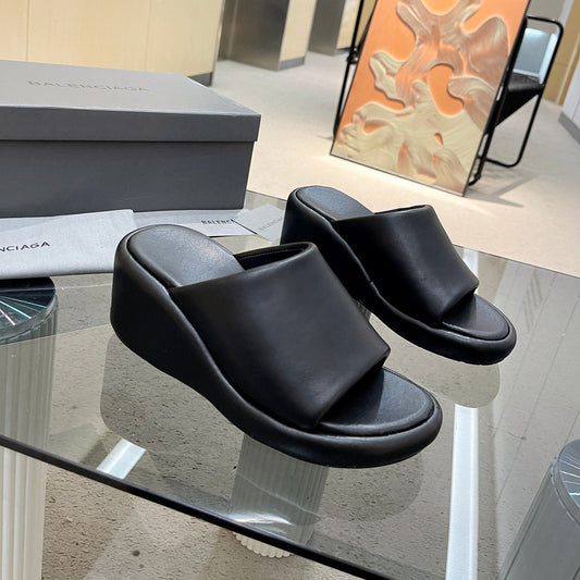 WEDGE SANDALS IN BLACK SOFT LAMBSKIN - 35
