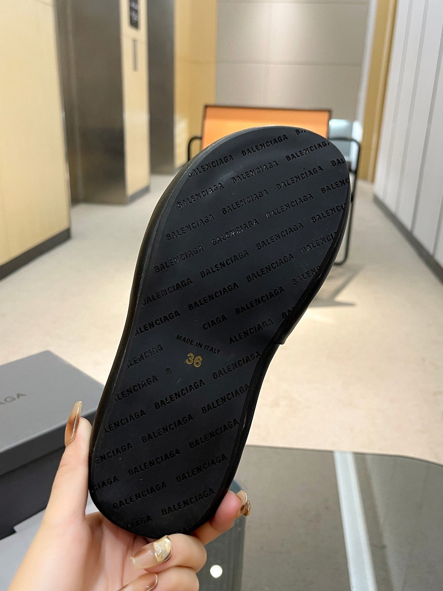WEDGE SANDALS IN BLACK SOFT LAMBSKIN - 35