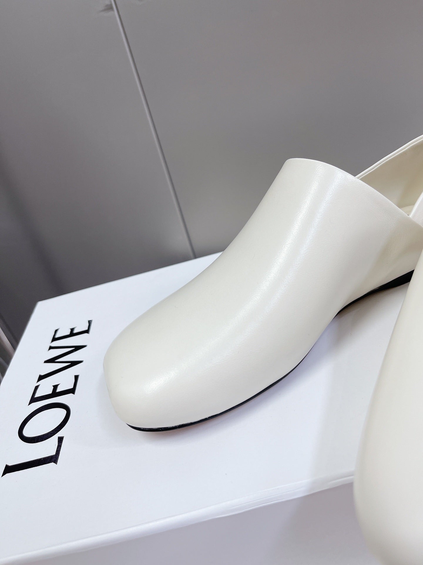 LW TOY SLIPPER WHITE CALFSKIN - 35