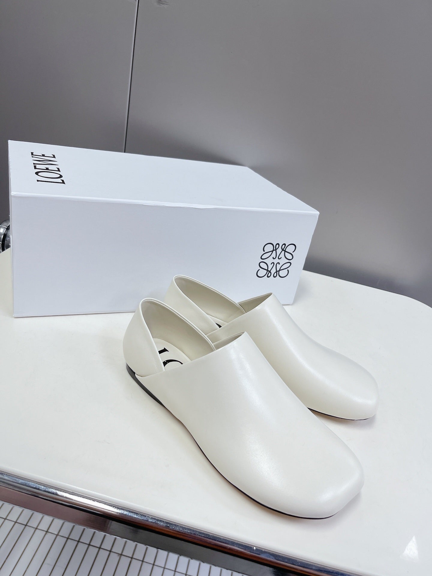 LW TOY SLIPPER WHITE CALFSKIN - 35