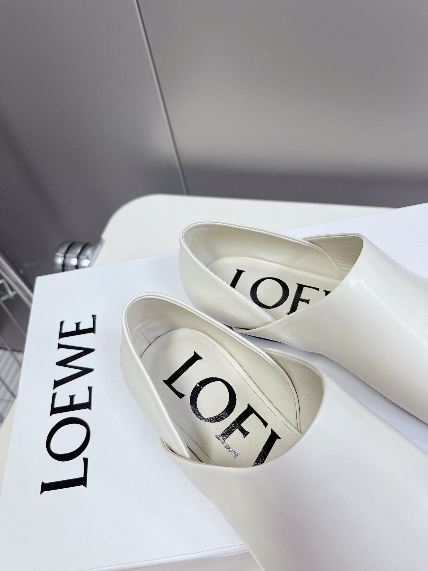LW TOY SLIPPER WHITE CALFSKIN - 35