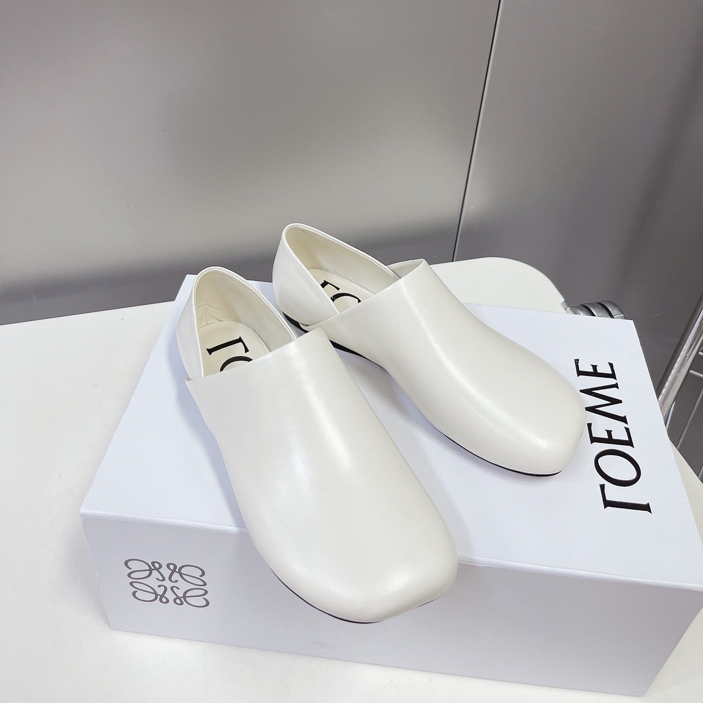 LW TOY SLIPPER WHITE CALFSKIN - 35