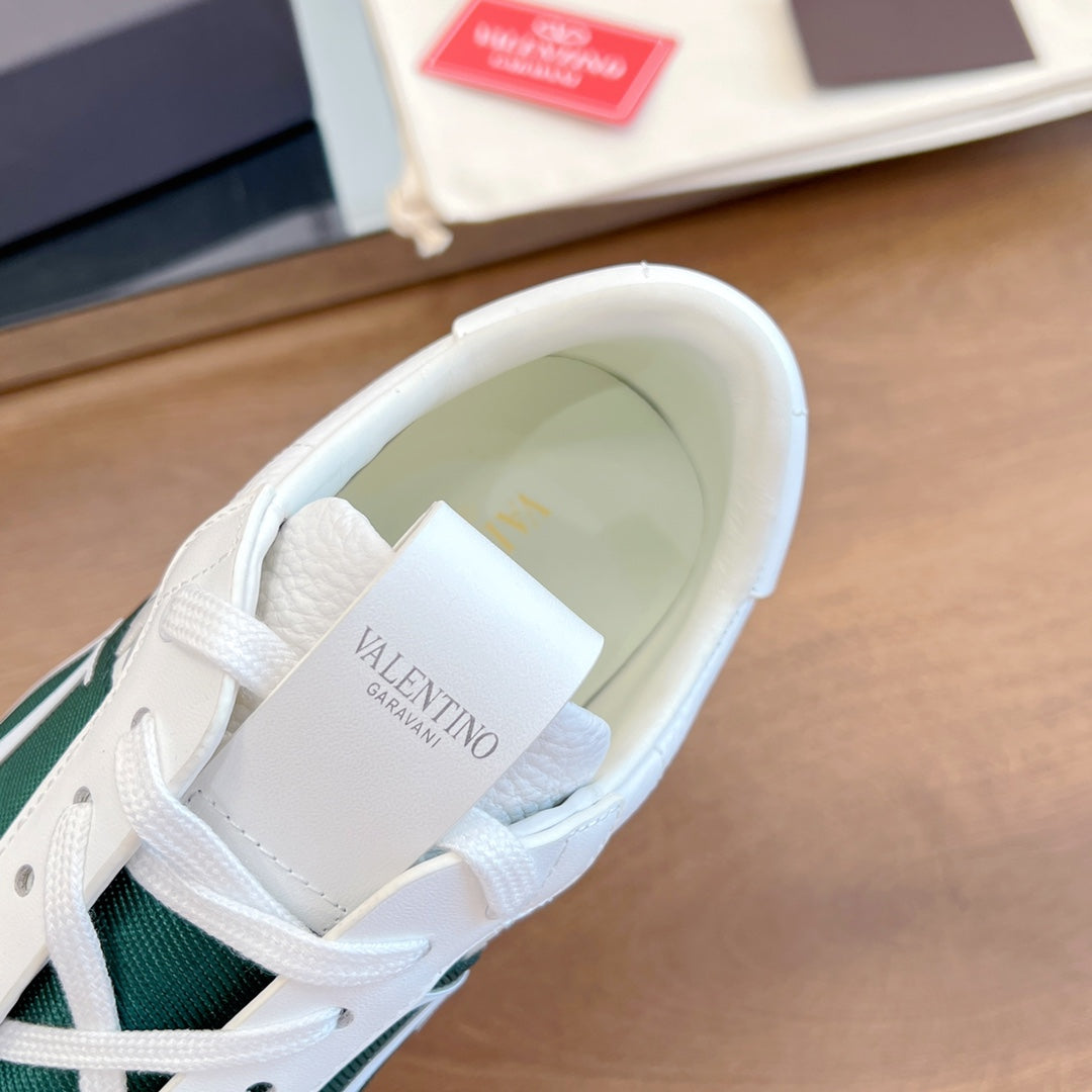 VL7N LOW-TOP WHITE CALFSKIN AND PINE GREEN FABRIC SNEAKER WITH BANDS - 35